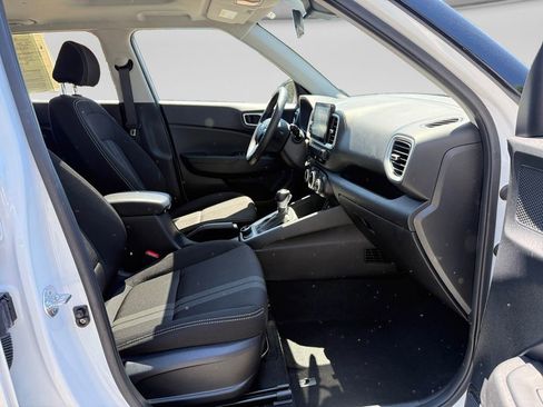 Used 2025 Hyundai Venue SEL FWD image 15