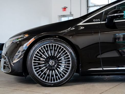 Used 2022 Mercedes-Benz EQS 580 4MATIC Sedan image 4