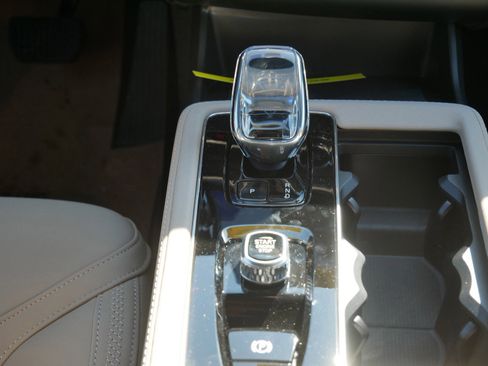 New 2026 Volvo XC90 T8 Plus w/ Protection Package Premier image 9