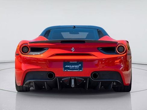 Used 2017 Ferrari 488 GTB RWD image 6