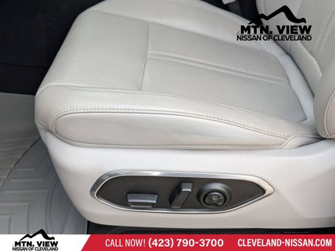 Used 2023 Jeep Wagoneer Series III w/ Convenience Group I AWD/4WD image 11