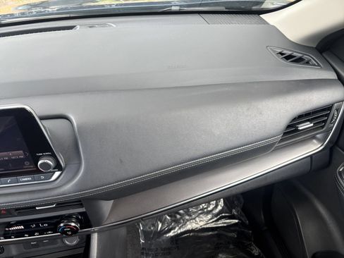 Used 2025 Nissan Rogue SV FWD image 37
