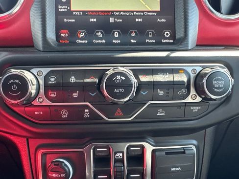 Used 2022 Jeep Gladiator Rubicon w/ Cold Weather Group AWD/4WD image 6