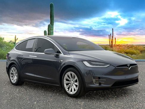 Used 2018 Tesla Model X 75D AWD/4WD image 3