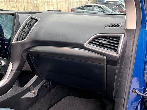 Used 2022 Ford Edge SEL w/ Sport Appearance Package image 18