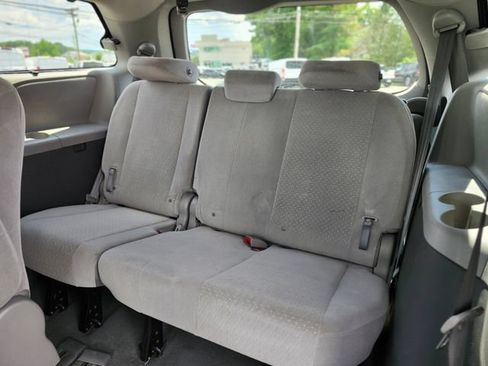 Used 2020 Toyota Sienna LE w/ LE Preferred Package FWD image 17