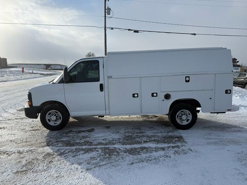Used 2016 Chevrolet Express 3500 image 8