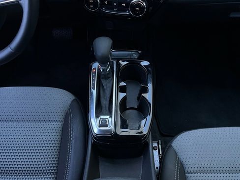 Used 2025 Chevrolet Trax LT w/ LT Convenience Package image 14