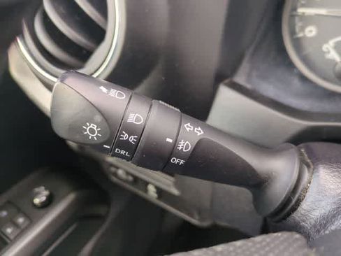 Used 2016 Toyota Tacoma TRD Sport w/ Towing Package image 25