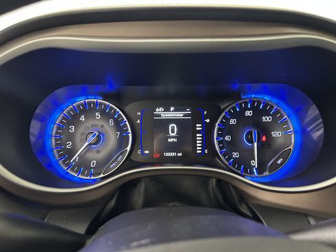 Used 2021 Chrysler Voyager L FWD image 14