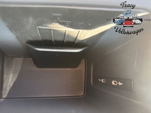 New 2025 Volkswagen Tiguan SE image 14