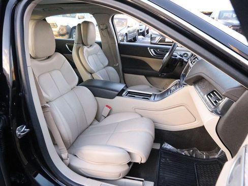 Used 2020 Lincoln Continental Reserve w/ Luxury Package image 27