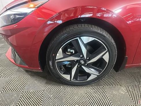 Certified 2023 Hyundai Elantra Limited FWD image 9
