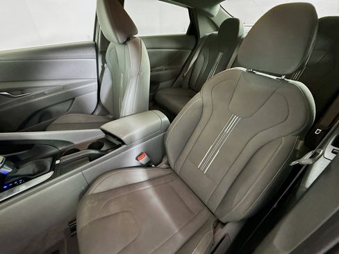 Used 2022 Hyundai Elantra SEL w/ Preferred Accessory Package image 24