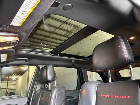 Used 2019 Jeep Grand Cherokee Trailhawk w/ Trailhawk Luxury Group image 24