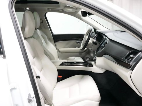 Used 2019 Volvo XC90 T6 Momentum w/ Protection Package Premier AWD/4WD image 7