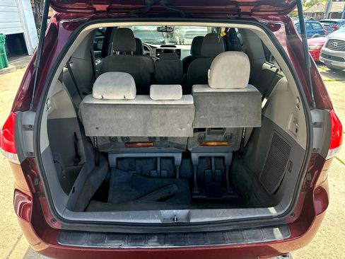 Used 2014 Toyota Sienna LE image 14