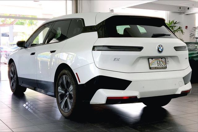 Used 2024 BMW iX xDrive50 w/ Premium Package AWD/4WD image 5