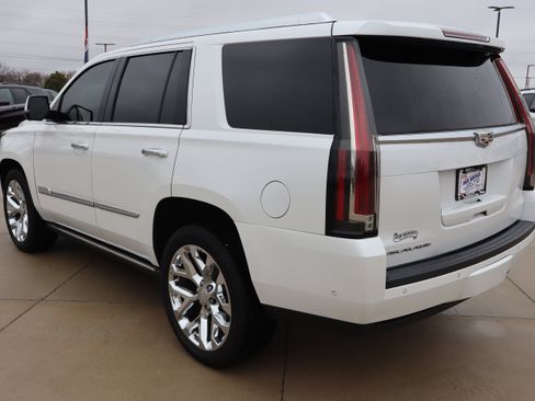 Used 2018 Cadillac Escalade Platinum image 8