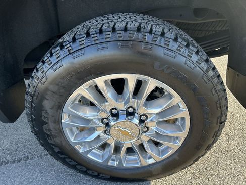 Used 2022 Chevrolet Silverado 2500 High Country w/ Z71 Off-Road Package image 10