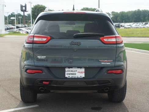 Used 2015 Jeep Cherokee Trailhawk w/ Comfort/Convenience Group AWD/4WD image 3