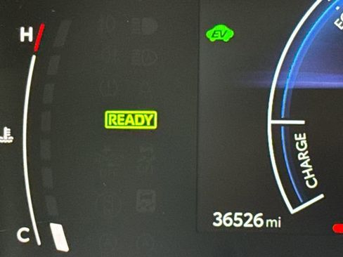 Used 2025 Toyota Camry LE w/ Convenience Package image 30