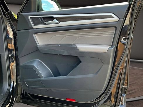Used 2023 Volkswagen Atlas SE w/ Panoramic Sunroof Package FWD image 32