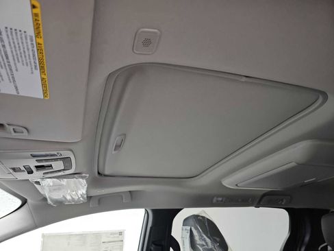 Used 2026 Toyota Sienna XLE AWD/4WD image 7