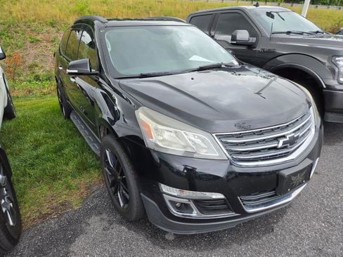 Used 2017 Chevrolet Traverse LT AWD/4WD image 3