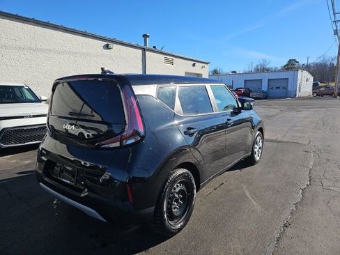 Used 2023 Kia Soul LX image 4