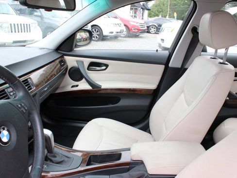 Used 2010 BMW 328i Sedan w/ Premium Pkg RWD image 14