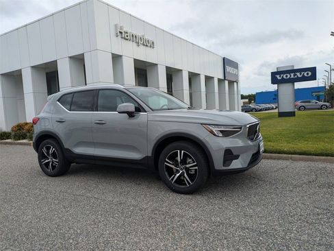 New 2025 Volvo XC40 B5 Core w/ Protection Package Premier image 2