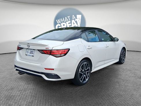 Used 2025 Nissan Sentra SR w/ SR Premium Package FWD image 3