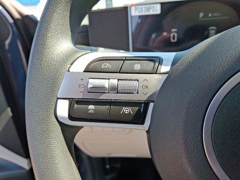 Certified 2025 Hyundai Tucson SE image 23