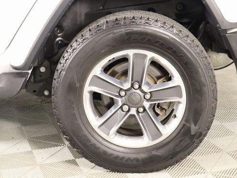 Used 2021 Jeep Wrangler Unlimited Sahara w/ Cold Weather Group AWD/4WD image 18