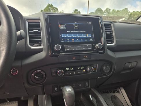 Used 2022 Nissan Frontier SV AWD/4WD image 14