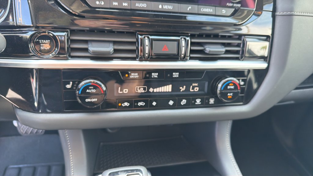 Used 2025 Nissan Pathfinder SV FWD image 28