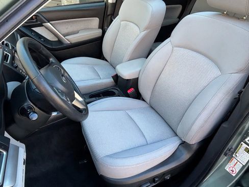 Used 2018 Subaru Forester 2.5i Premium w/ All-Weather Package image 19