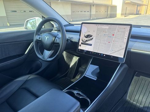 Used 2021 Tesla Model Y Long Range AWD/4WD image 18