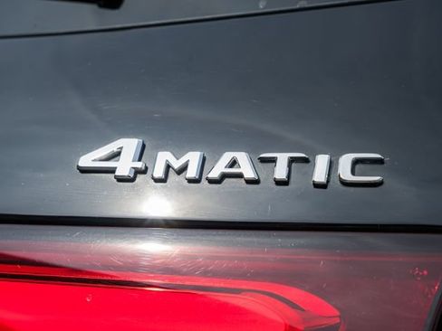 Used 2024 Mercedes-Benz GLC 300 4MATIC image 9