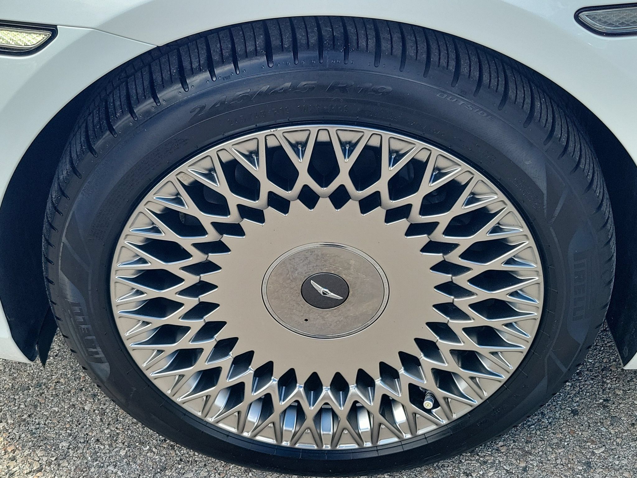 Used 2020 Genesis G90 3.3T Premium RWD image 7