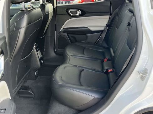 Used 2023 Jeep Compass Limited image 15