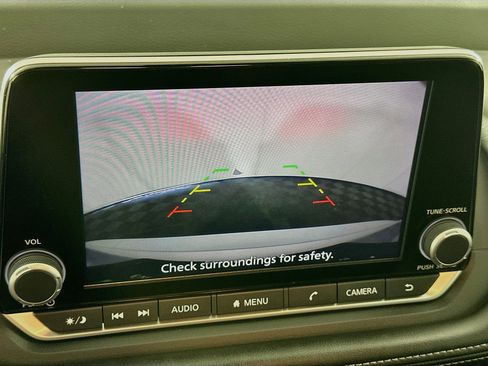 Used 2025 Nissan Rogue SV FWD image 22