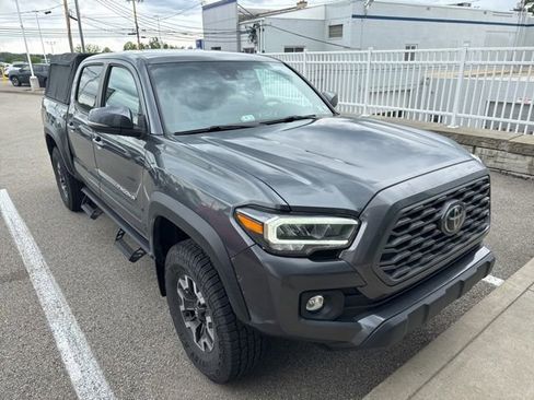 Used 2022 Toyota Tacoma TRD Off-Road w/ Technology Package AWD/4WD image 2