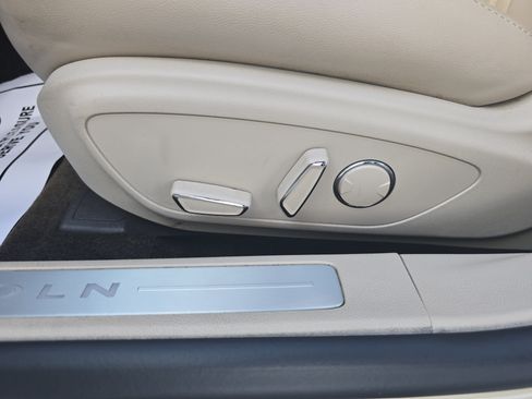 Used 2016 Lincoln MKZ w/ Equipment Group 200A Select FWD image 29