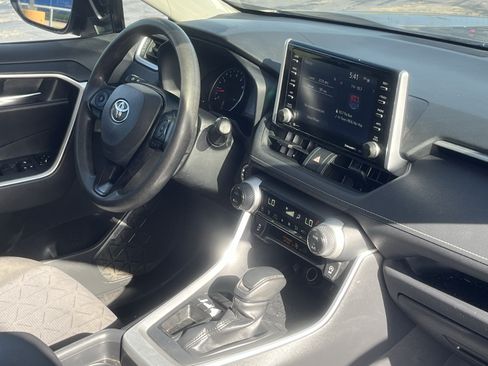 Used 2020 Toyota RAV4 XLE w/ Convenience Package FWD image 16