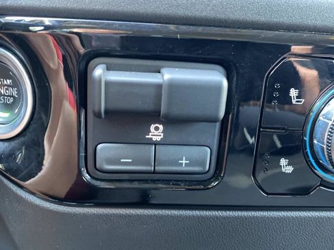 Used 2025 GMC Sierra 1500 SLT RWD image 32