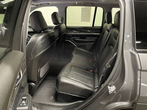 Used 2022 Jeep Grand Cherokee Limited image 11