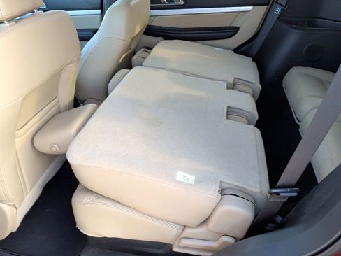 Used 2016 Ford Explorer XLT w/ Equipment Group 202A image 31