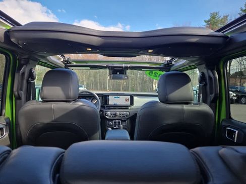 Used 2025 Jeep Wrangler Sport S image 38